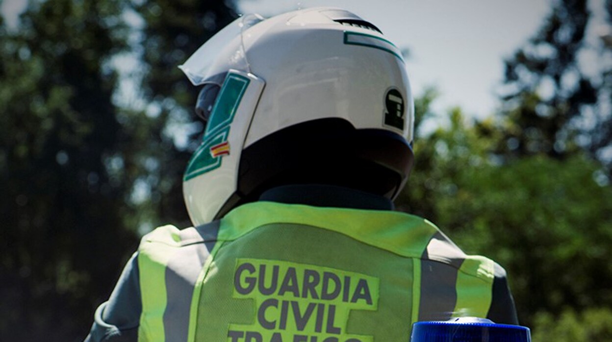 Muere un motorista en Jaén al chocar contra un turismo
