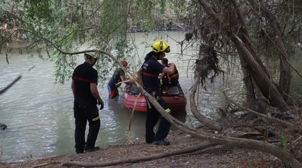 Los Bomberos reanudan la búsqueda del hombre desaparecido en el río en Córdoba y Homicidios asume la investigación