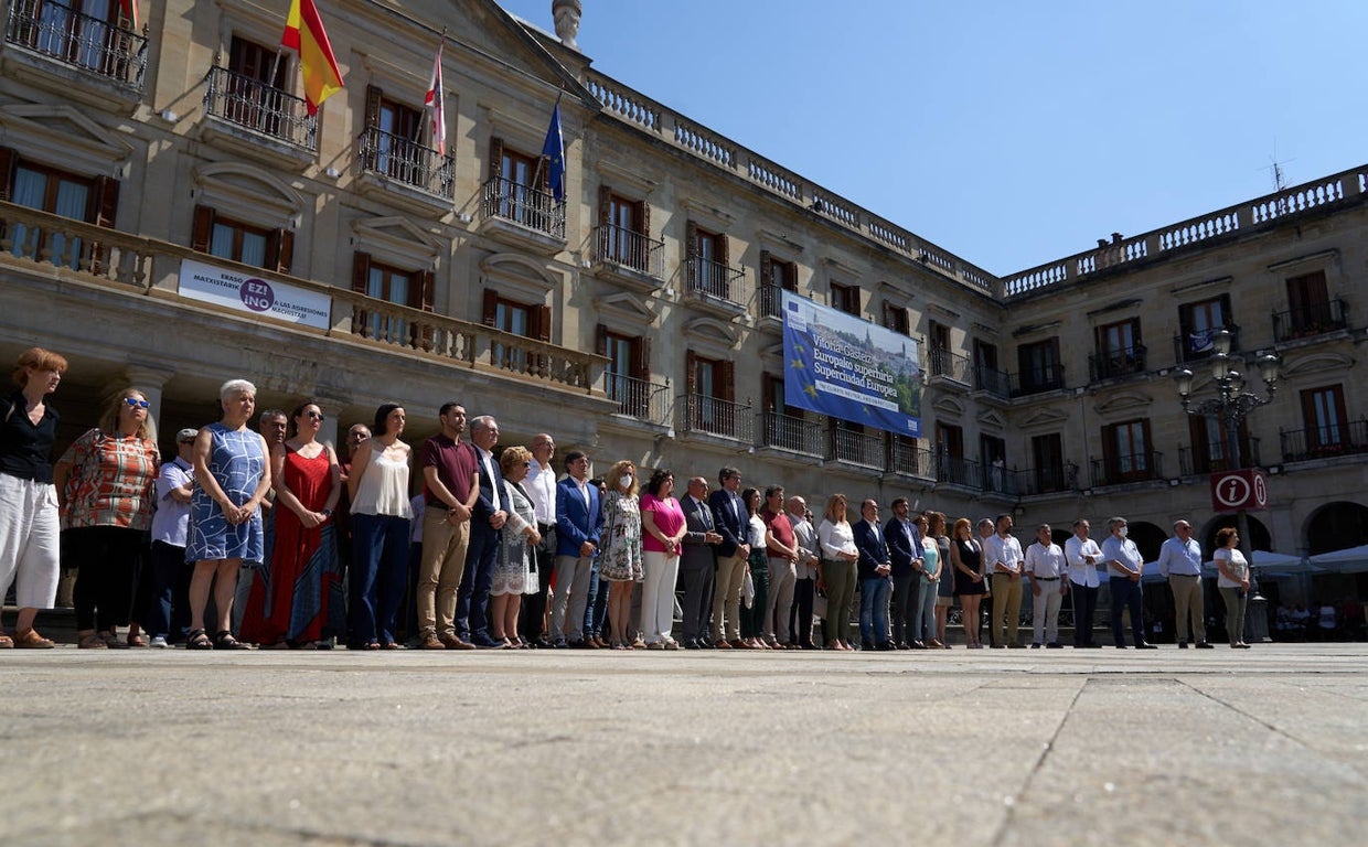 El Ayuntamiento recordó con un homenaje silencioso al concejal cuando se cumplieron 25 años de su muerte