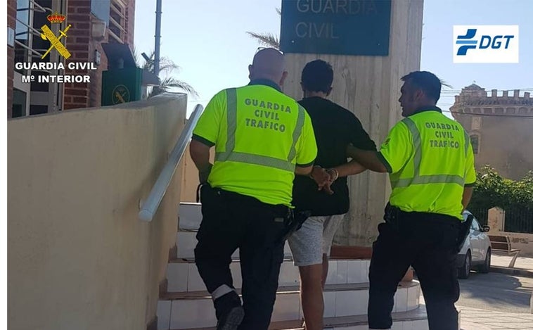 Un conductor sin carné siembra el pánico con un coche robado en Torrevieja tras saltarse un control