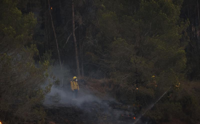 Los bomberos logran estabilizar el incendio barcelonés de Pont de Vilomara y los vecinos desalojados pueden volver a sus casas