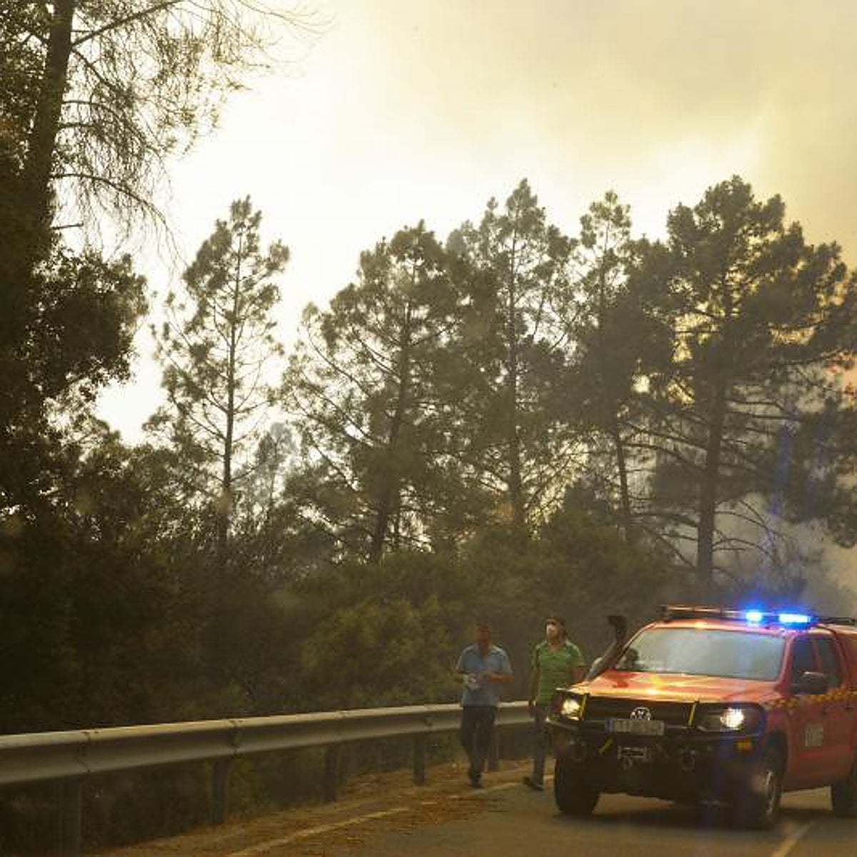 La ola de incendios de Galicia devora 19.000 hectáreas y obliga a desalojar a 1.400 personas
