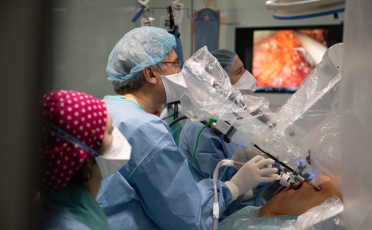 El Hospital Clínic realiza el segundo trasplante de útero de España