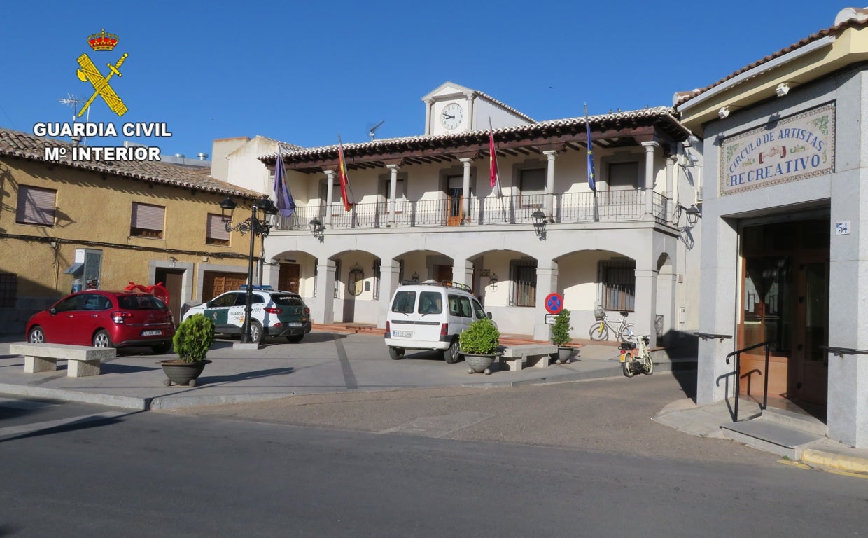 Ayuntamiento de Ajofrín donde se quemó la bandera LGTBI