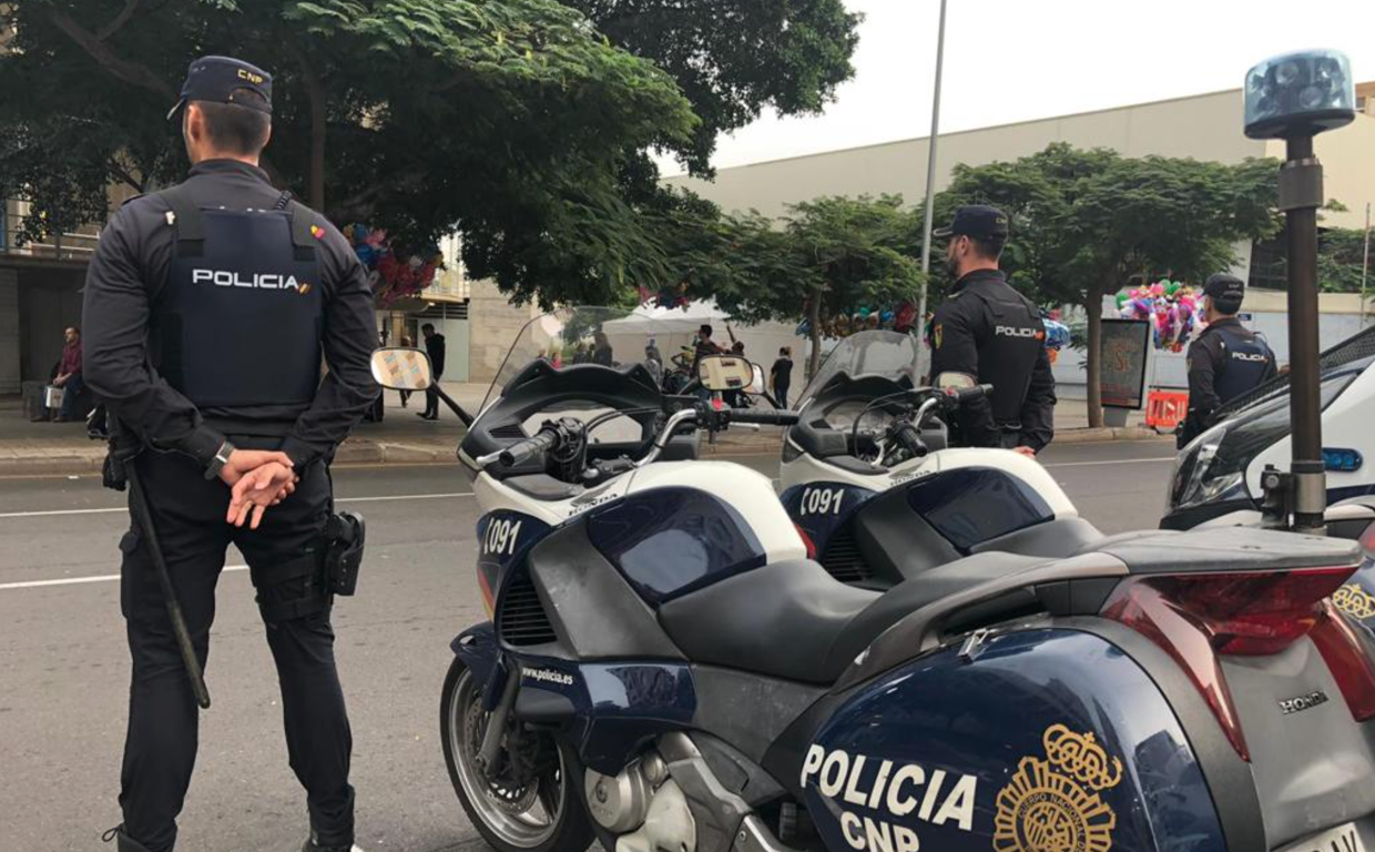 Agentes de la Policía Nacional en Santa Cruz de Tenerife en foto de archivo