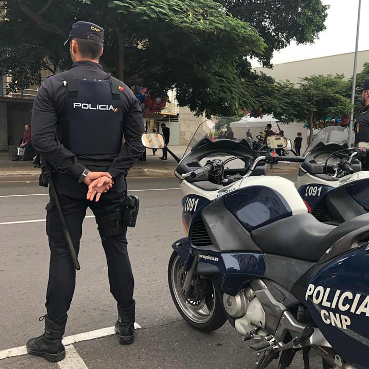 Tres detenidos por atacar con disolvente a un Policía Nacional, le han quemado los ojos