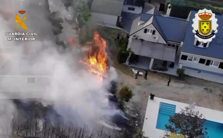 Rescate en el incendio de Boadilla del Monte por la Guardia Civil