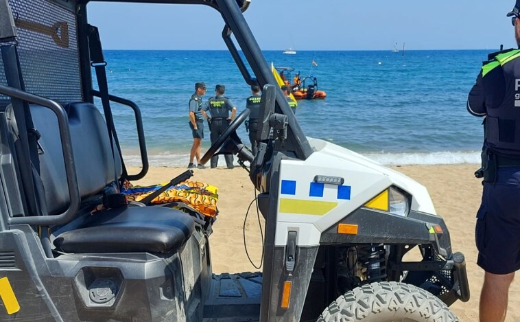 Desalojada parte de una playa de Barcelona por un posible artefacto explosivo