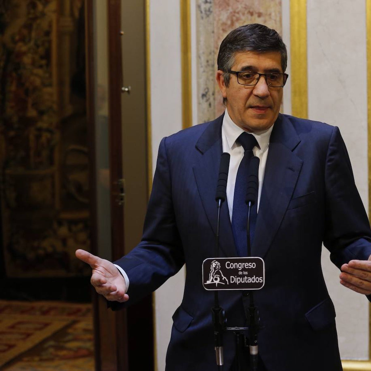 Patxi López resurge de sus cenizas y vuelve a la primera línea