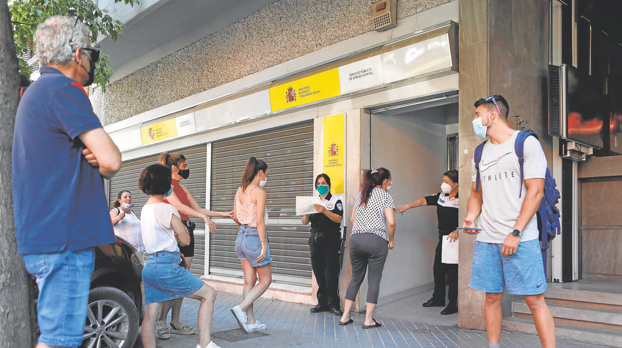 Un informe de APDHA de Córdoba alerta del riesgo de un nuevo «colapso» en los servicios sociales