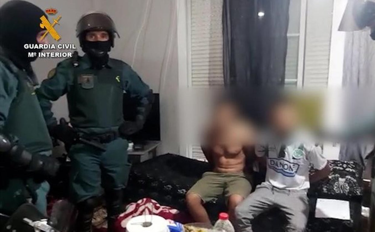 Imagen de dos de los detenidos en esta operación en Almería
