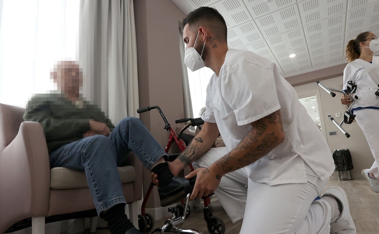 Un sanitario en una residencia de mayores de Córdoba