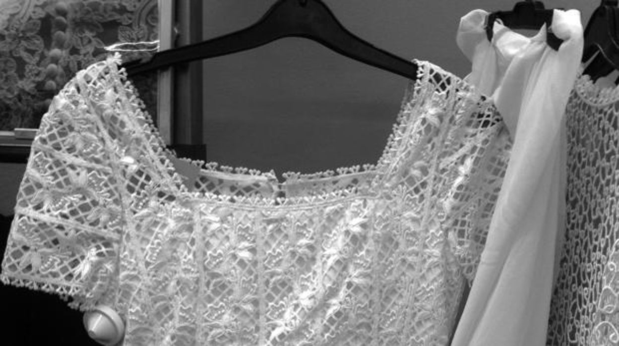 La crisis fuerza la venta de trajes de novia de segunda mano en Andalucía