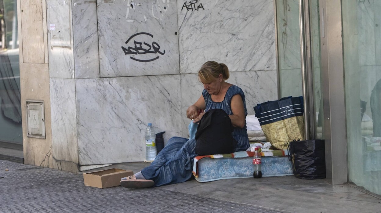 Centros de día, gazpacho y piscinas para que las personas sin hogar en Córdoba combatan el calor