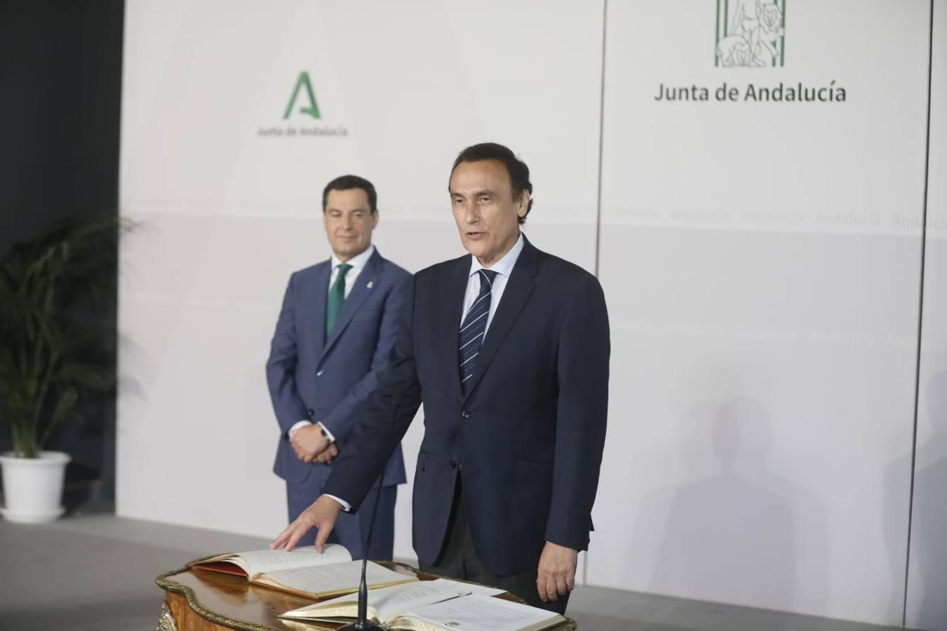 Foto de familia y toma de posesión de los nuevos consejeros de la Junta