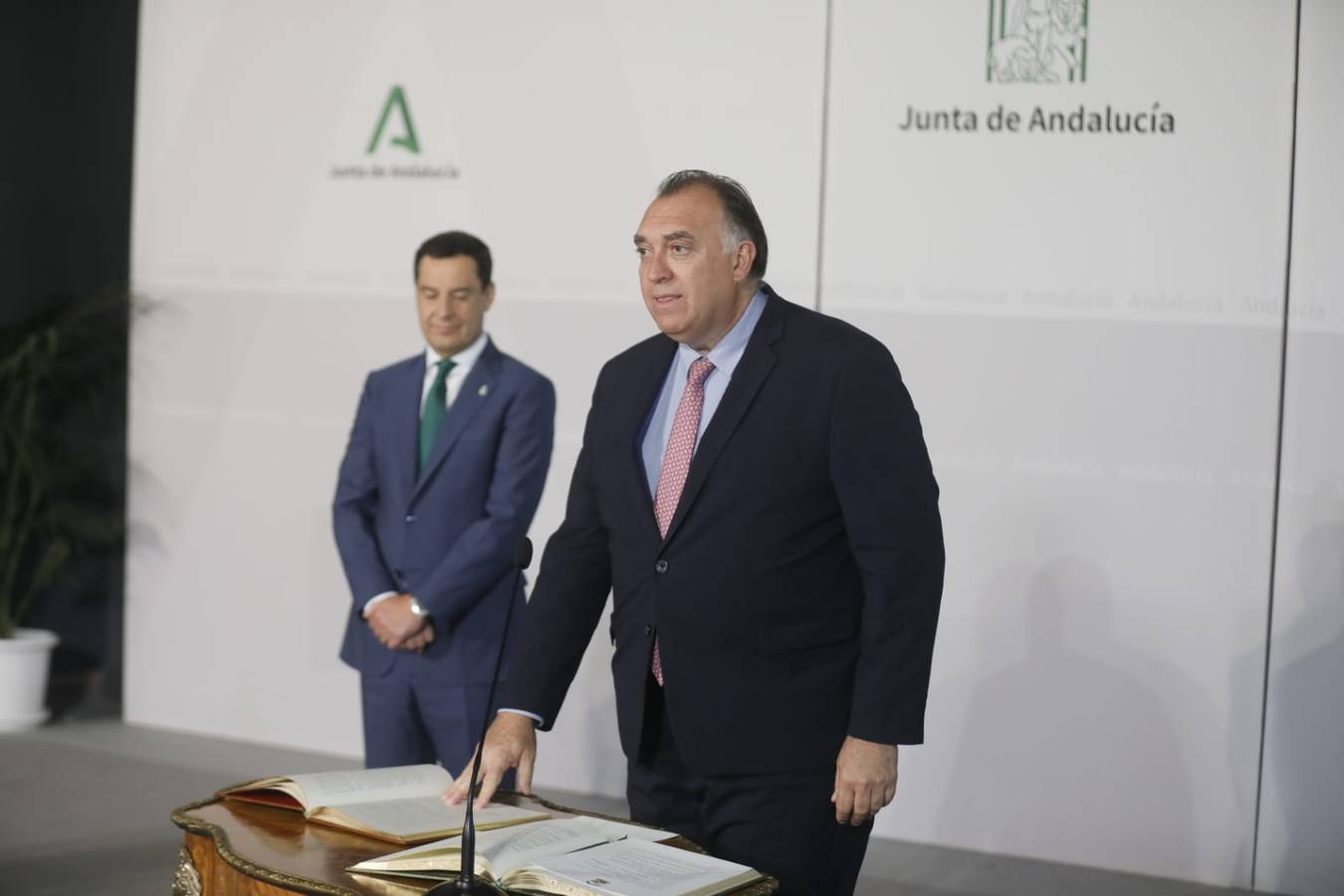 Foto de familia y toma de posesión de los nuevos consejeros de la Junta