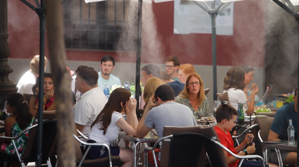 El calor da un respiro y no llega a los 37 grados, pero vuelve a subir el jueves 28