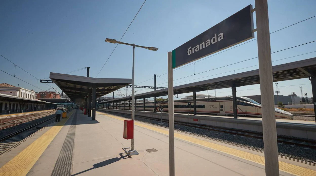 El tren Avant entre Granada y Málaga tendrá una tercera frecuencia a partir de agosto
