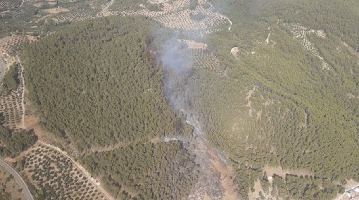 El Infoca da por extinguido el incendio en el paraje Fuente Salinas de Siles (Jaén)