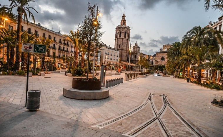 La nueva Plaza de la Reina de Valencia abre al público con más espacio peatonal y su aparcamiento subterráneo reformado