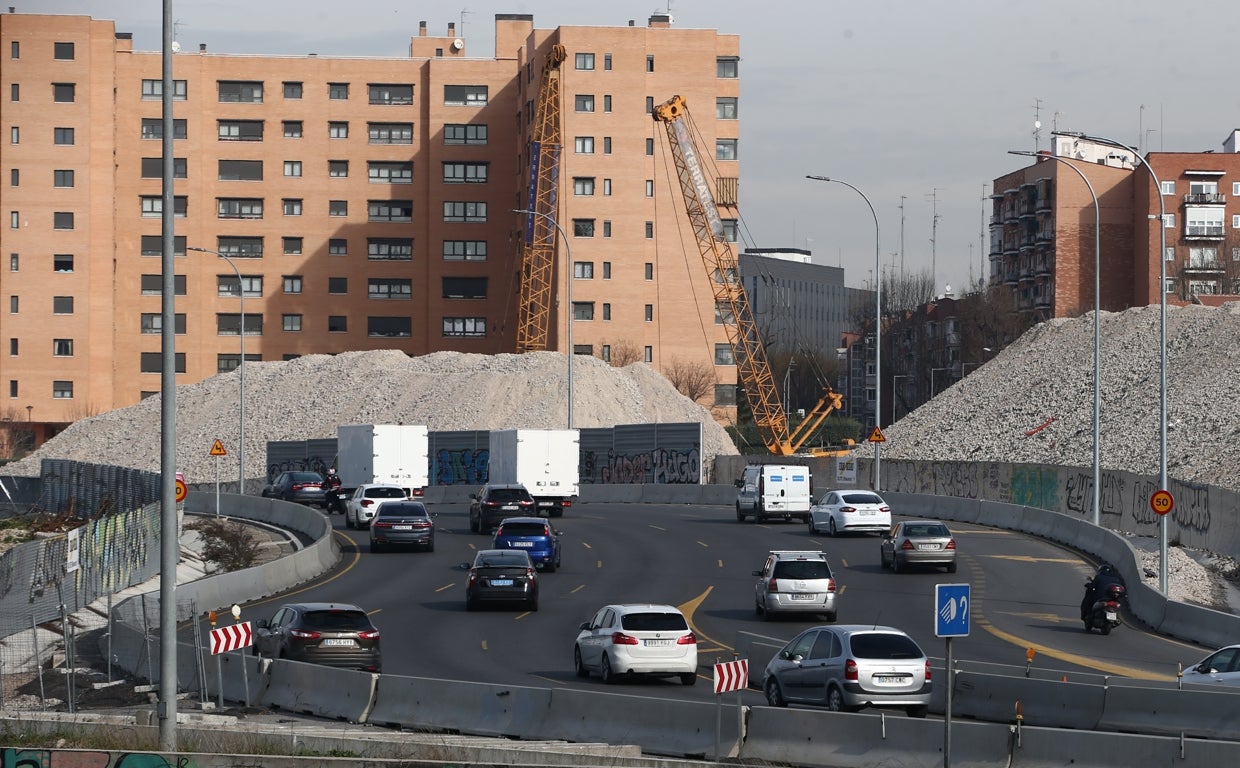 La M-30 a la altura del antiguo estadio Calderón, previa a las obras de cubrición de la misma