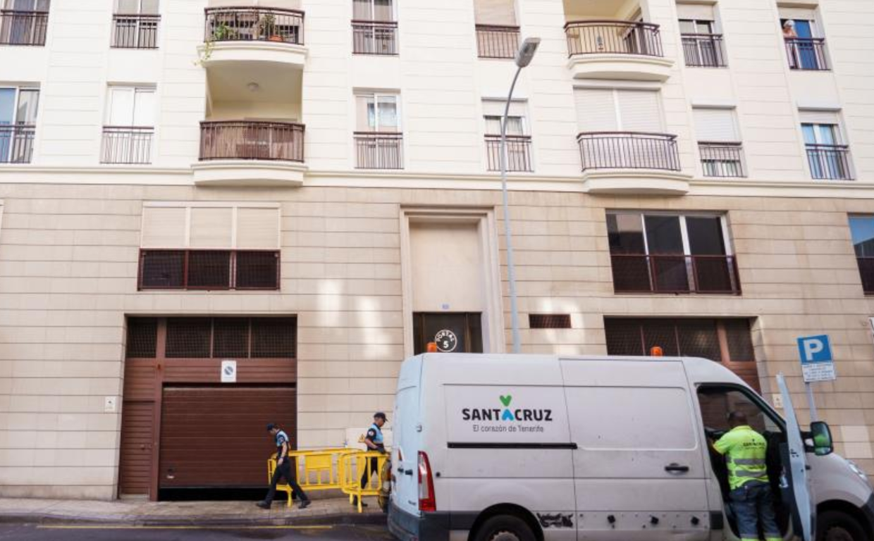 Los agentes colocan un perímetro en la zona en la que han ocurrido los hechos