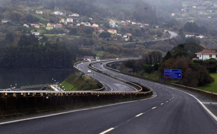 Muere un hombre en un choque entre un coche y un camión en la AP-9, en Abegondo (La Coruña)