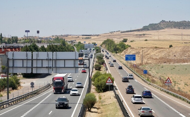 Cerca de 30 kilómetros de retenciones en la AP-1 en Burgos tras la colisión y posterior incendio de un vehículo