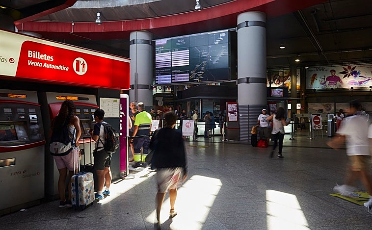 Reducción del precio en el transporte de Madrid: el abono normal de la zona A costará 16 euros menos desde septiembre