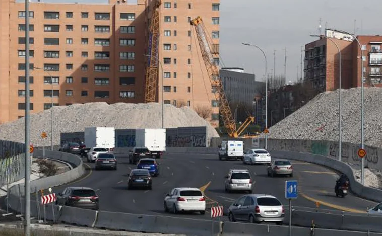 Los puntos negros de la movilidad en Madrid en agosto: operación asfalto, renovación de puentes y obras en el Calderón