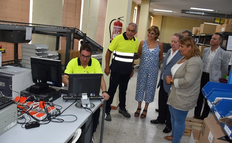 La alcaldesa de Talavera alaba la labor de Cofarta en una visita a sus instalaciones