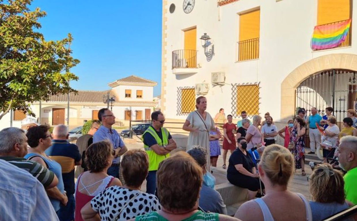 Concentración de los vecinos de Láchar por la interrupción del suministro