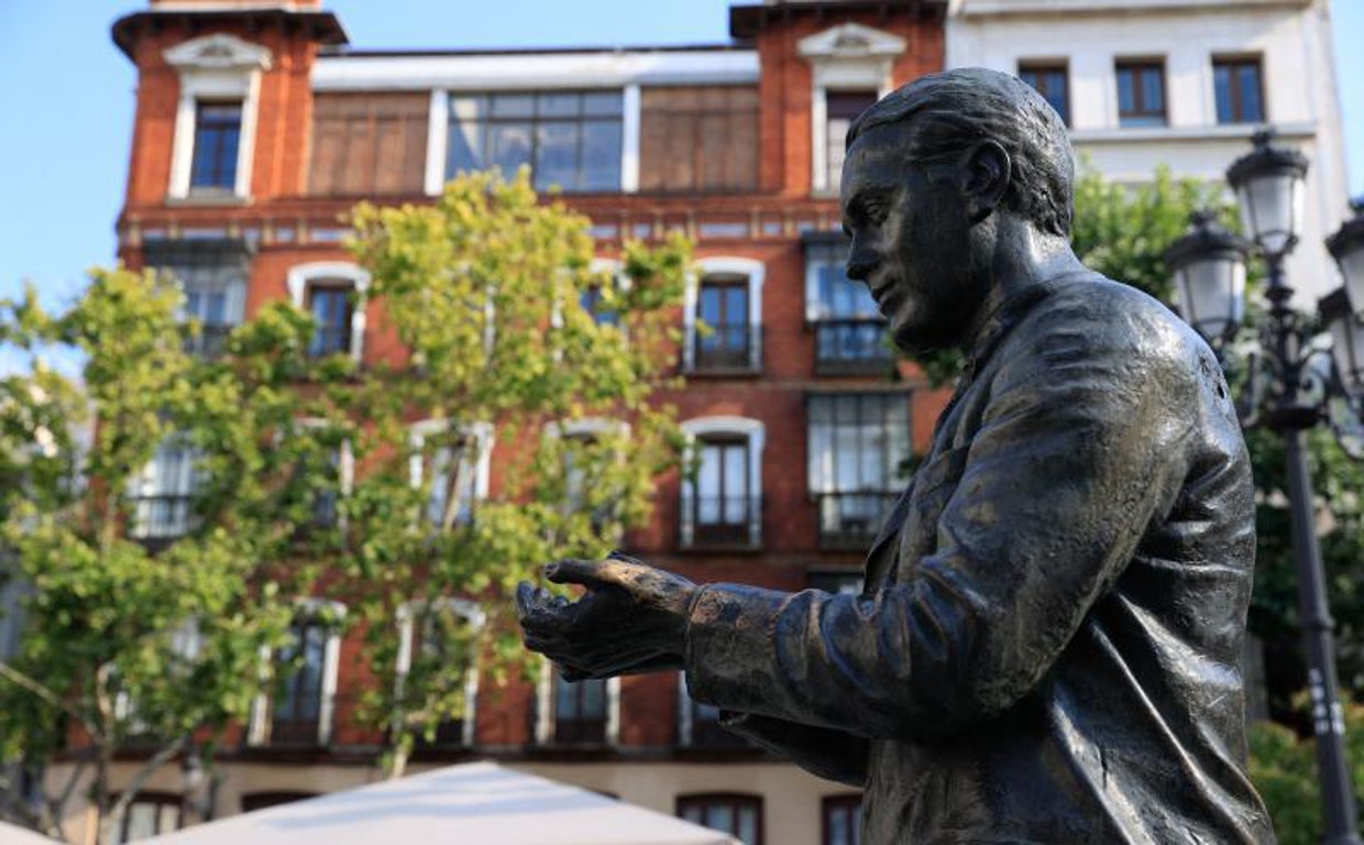 Estatua de Federico García Lorca, plaza Santa Ana, Madrid