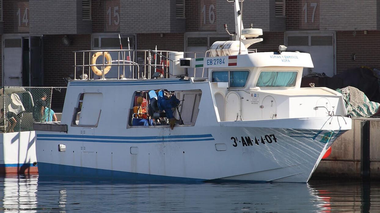 Los pescadores del puerto de Adra lanzan un SOS a la Junta para poder subsistir