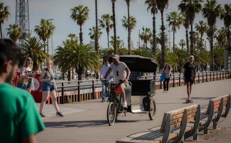 Cataluña prohibirá este año los bicitaxis tras la presión de Barcelona