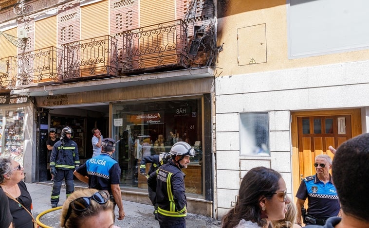 Sofocan un fuego tras varios chispazos en un cuadro eléctrico en el centro de Segovia