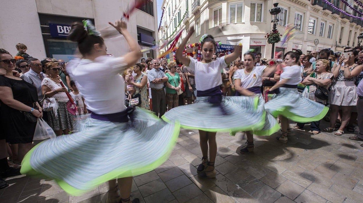 El alcalde de Málaga no quiere que la gente vaya descamisada a la feria del centro histórico