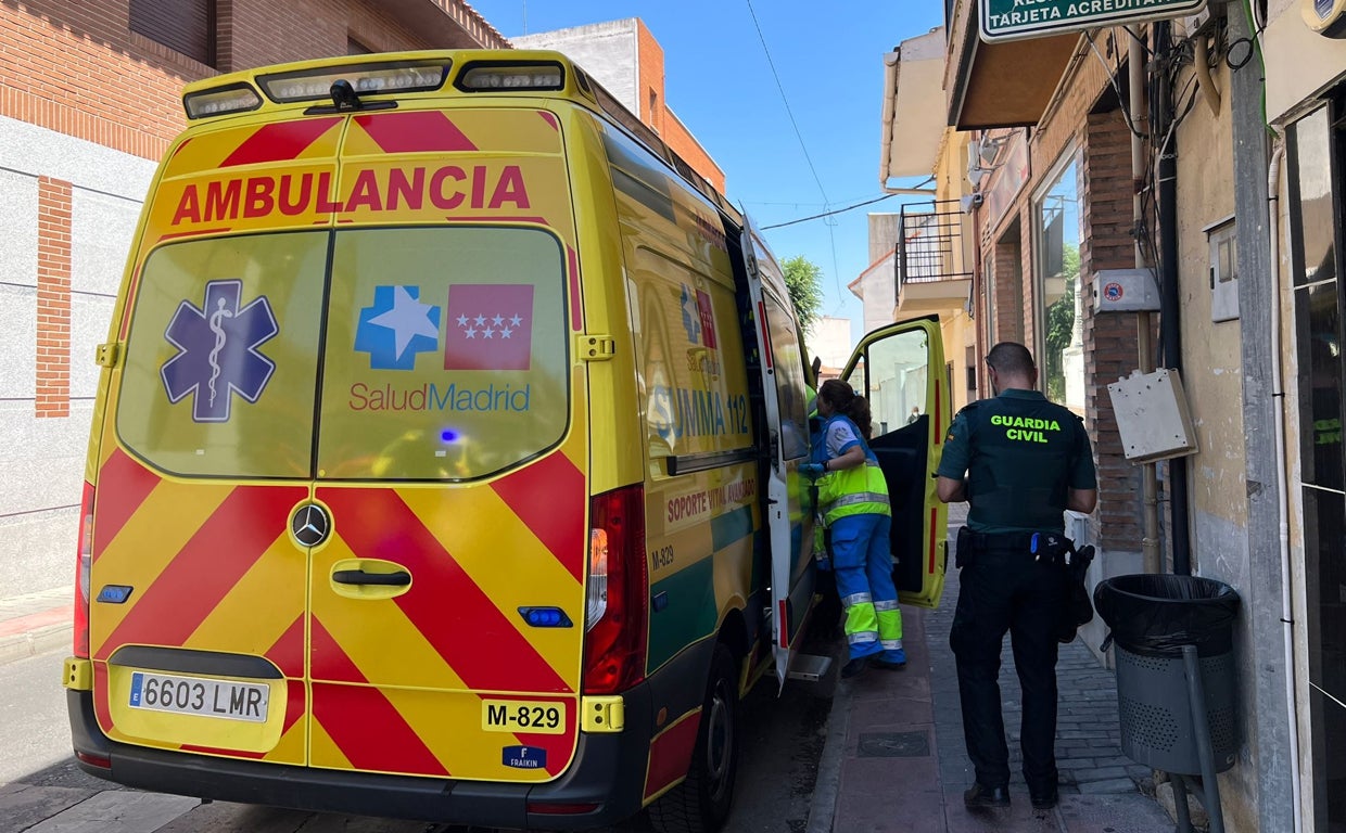 El Summa 112 y la Guardia Civil, ayer, en el lugar de los hechos