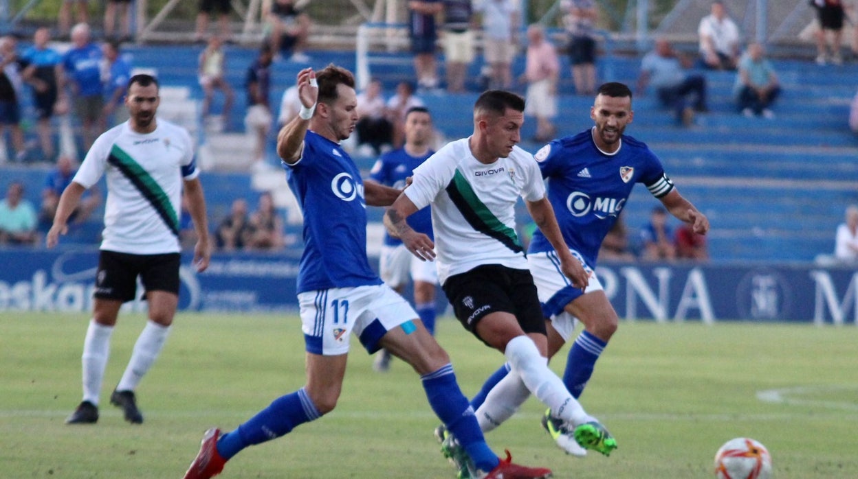 El Córdoba saca su mejor versión para ganar al Linares Deportivo (1-3)