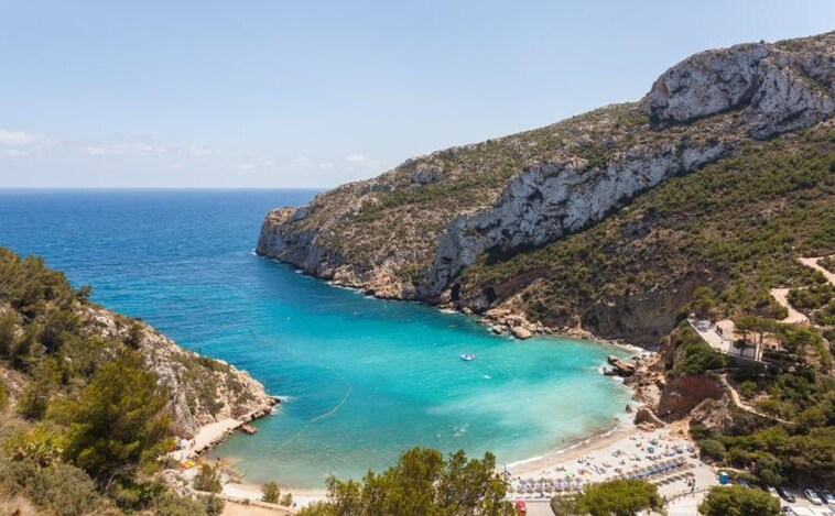 La cala y la isla de Alicante que recomienda National Geographic para este verano