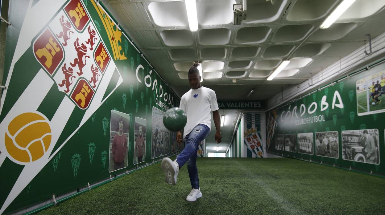 La presentación de Cedric Teguia, en imágenes