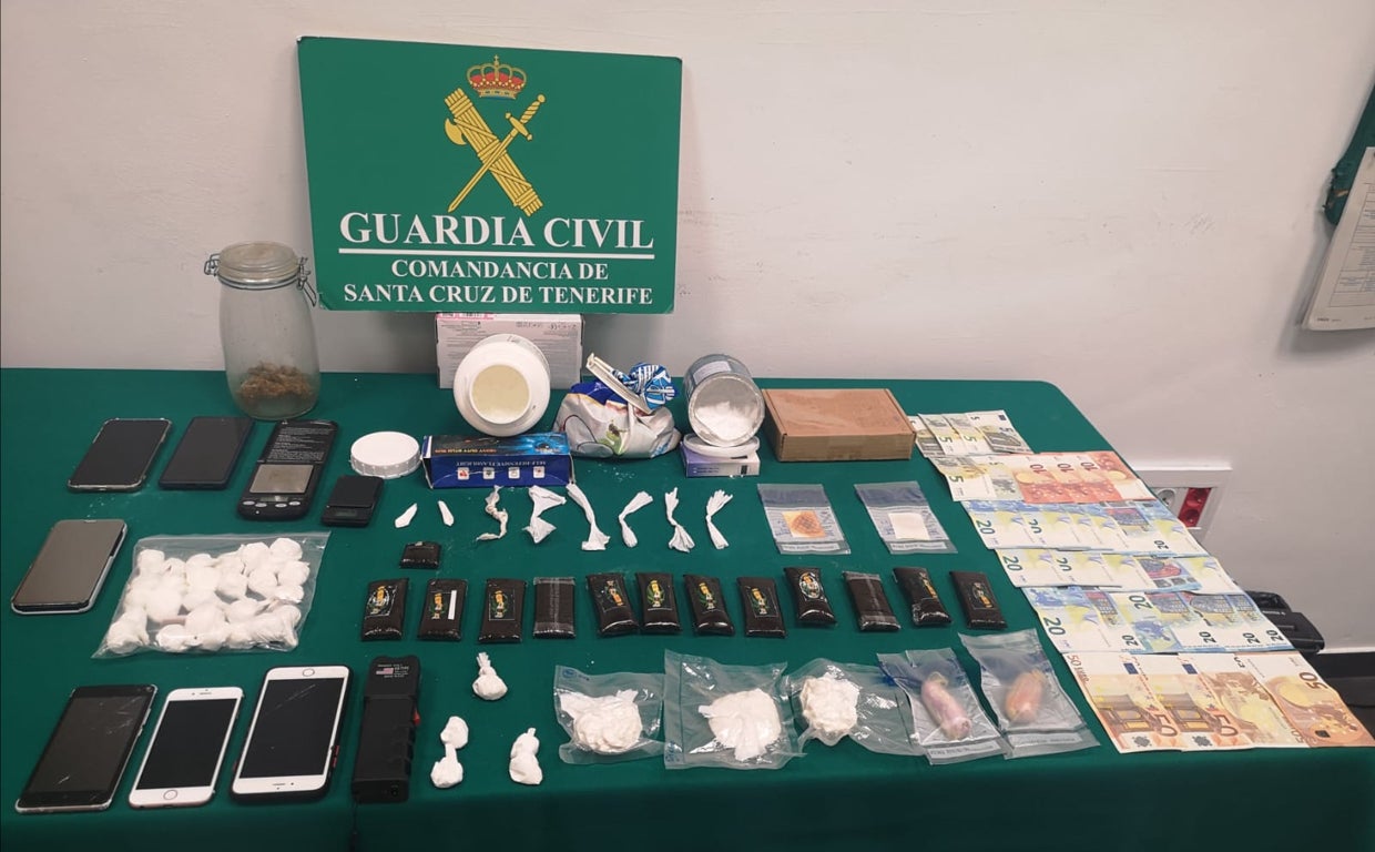 Objetos incautados en el registro de la vivienda de Los Rositos