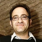 <div class="voc-author__name">Santiago sastre</div>