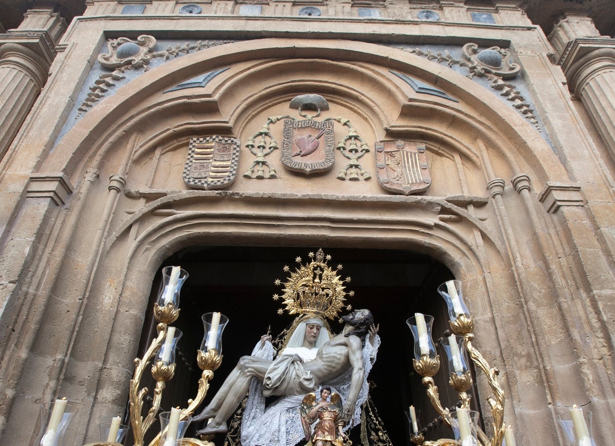 La Virgen de las Angustias, al salir de San Agustín el Jueves Santo de 2022