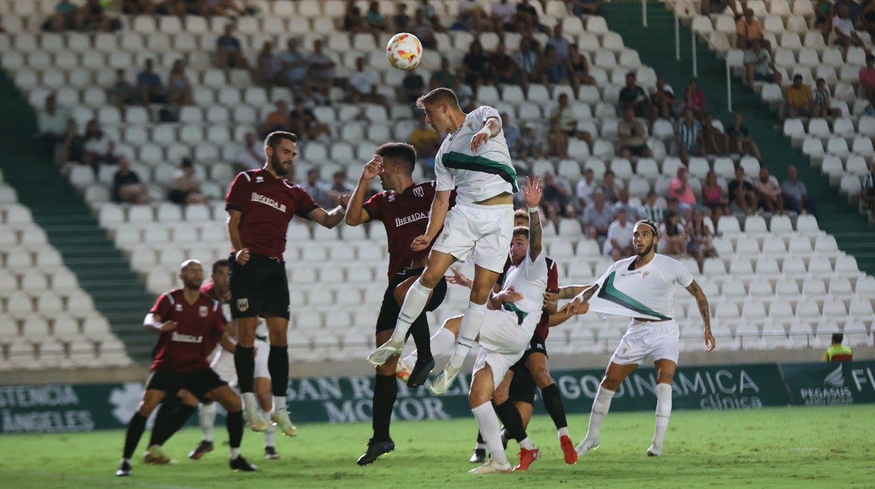 El Córdoba visita al Xerez Deportivo con la tarea de corregir los errores defensivos