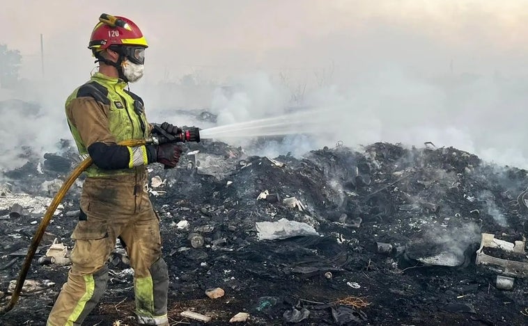 Tolón: «Se están investigando las causas del incendio para que no vuelva a pasar»