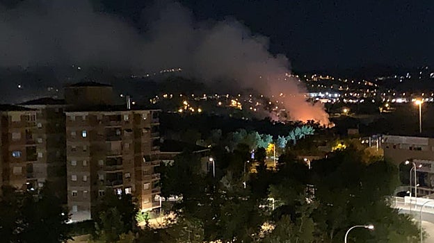 El incendio se divisa desde otros barrios