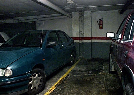 Imagen secundaria 1 - Lugar del asesinato del exministro y diputado del PSC, Ernest Lluch