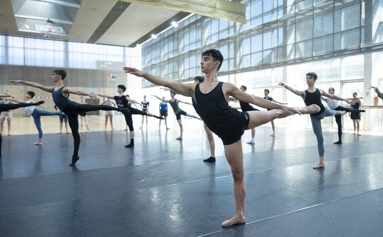 Un centenar de bailarines disfrutan en la XIII edición del Campus Internacional Valencia Danza