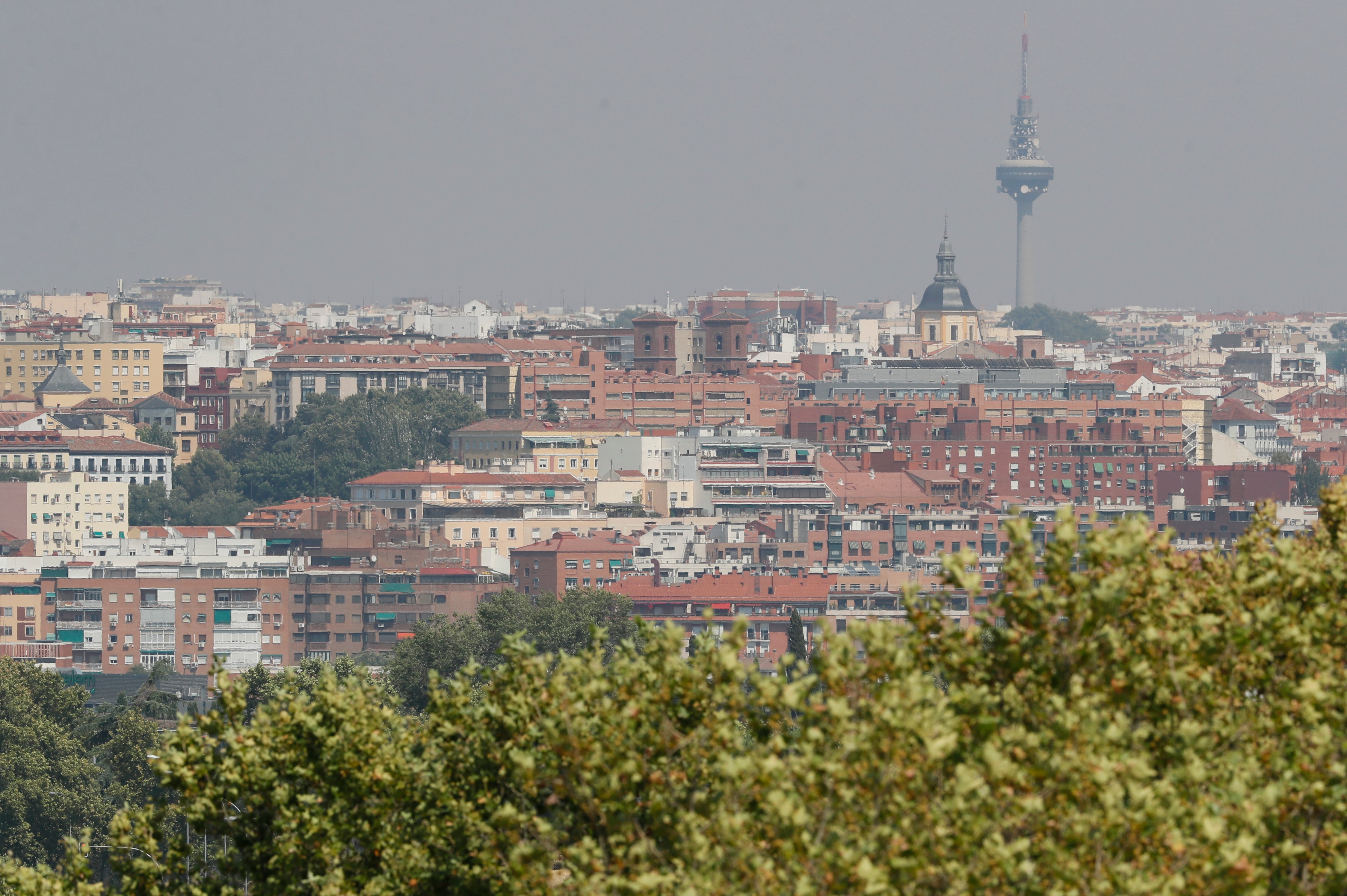 El incendio de Portugal que cubre Madrid de humo, en imágenes